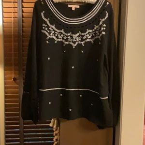 Black and whit embroidered top